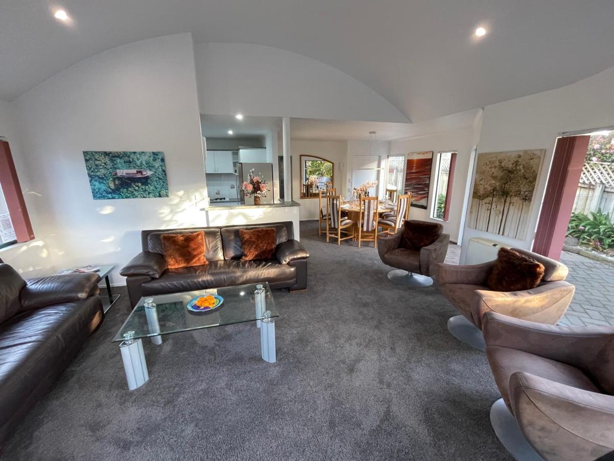 Luxury Home Next To Ocean And Walkway New Plymouth Extérieur photo