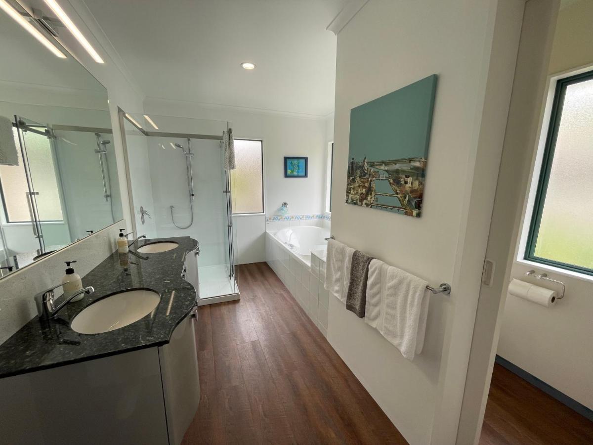 Luxury Home Next To Ocean And Walkway New Plymouth Extérieur photo