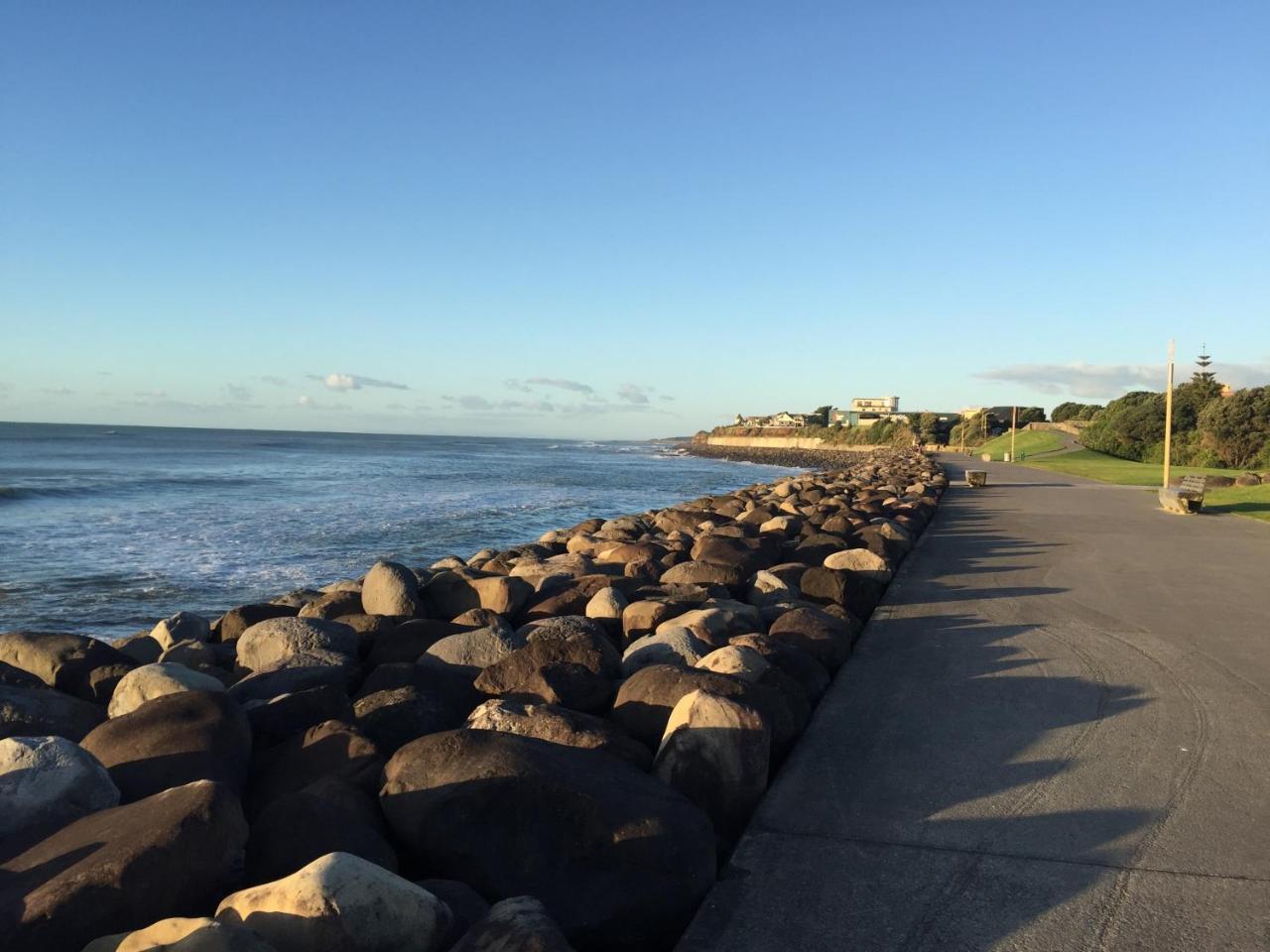 Luxury Home Next To Ocean And Walkway New Plymouth Extérieur photo