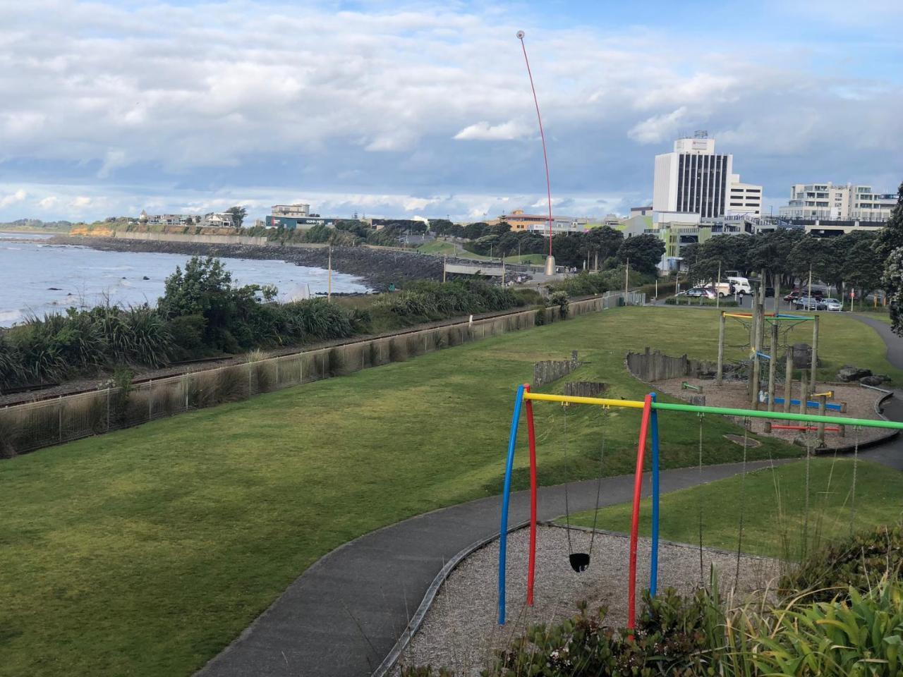 Luxury Home Next To Ocean And Walkway New Plymouth Extérieur photo