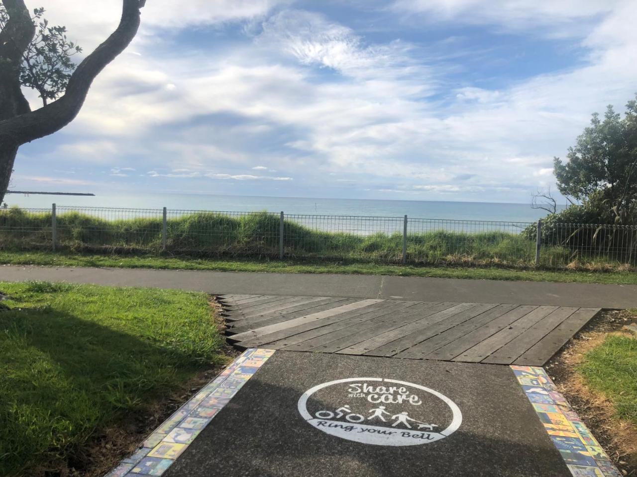 Luxury Home Next To Ocean And Walkway New Plymouth Extérieur photo