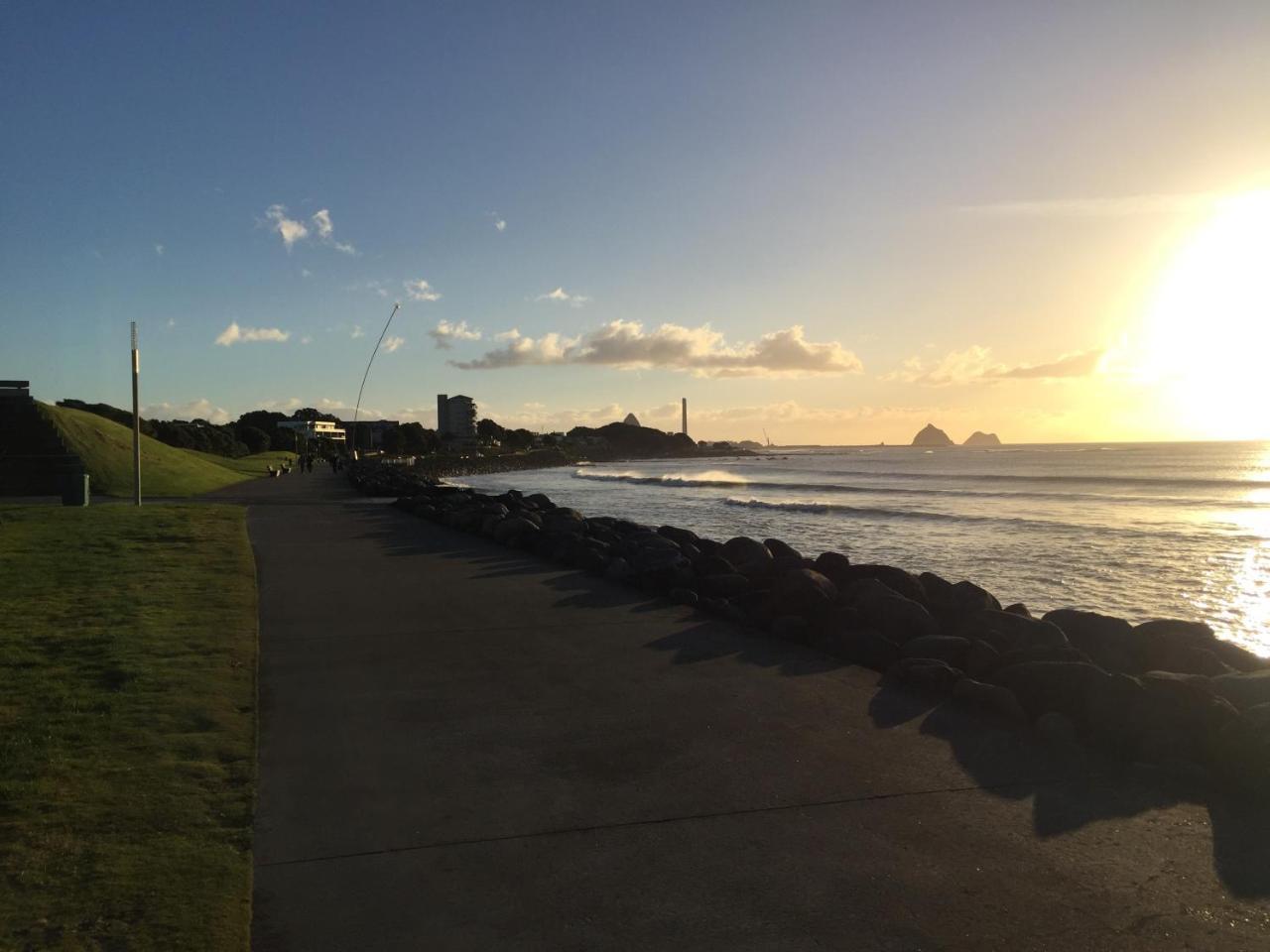 Luxury Home Next To Ocean And Walkway New Plymouth Extérieur photo