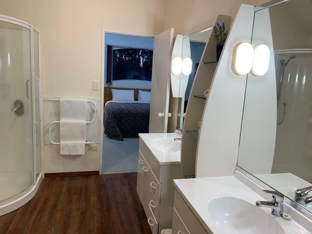 Luxury Home Next To Ocean And Walkway New Plymouth Extérieur photo